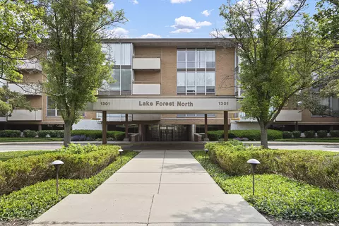 1301 N Western Ave #317, Lake Forest, IL 60045