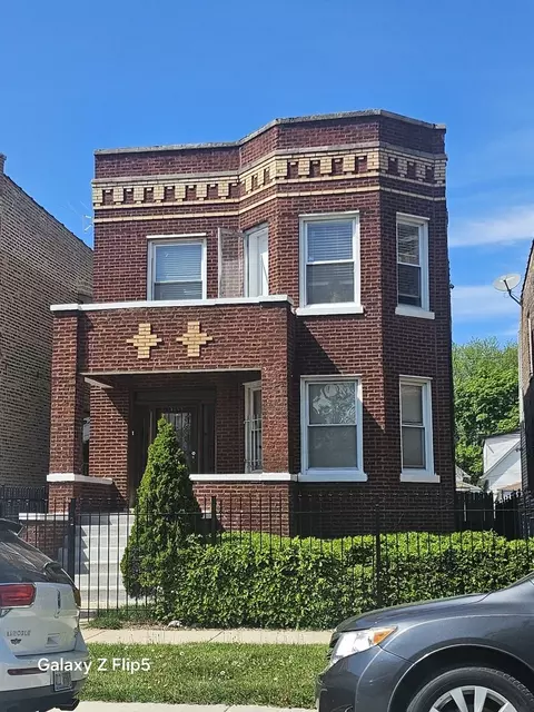5006 W Crystal St, Chicago, IL 60651