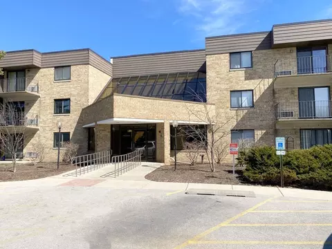 Exterior - 5600 Astor Ln #202, Rolling Meadows, IL 60008 photo 1 of 5