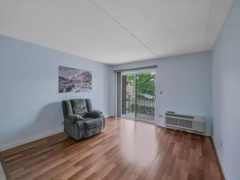 Living - 5600 Astor Ln #202, Rolling Meadows, IL 60008 photo 1 of 3