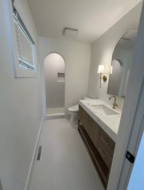 Bath - 4116 Florence Dr, Johnsburg, IL 60051 photo 1 of 6