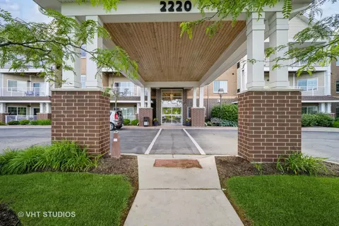 2220 Founders Dr #227, Northbrook, IL 60062