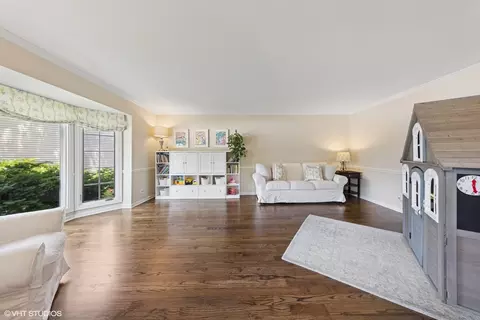 Living - 1808 Beloit Ct, Naperville, IL 60565 photo 3 of 4