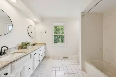 Bath - 1808 Beloit Ct, Naperville, IL 60565 photo 4 of 4