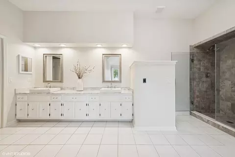 Bath - 1808 Beloit Ct, Naperville, IL 60565 photo 2 of 4