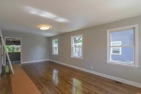 503 S Edison Ave, Elgin, IL 60123 photo 3