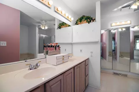 Bath - 110 Julie Dr, Kankakee, IL 60901 photo 4 of 5