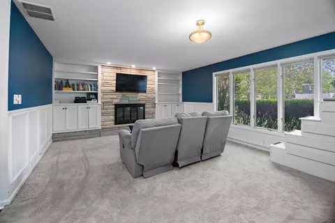 Living - 110 Julie Dr, Kankakee, IL 60901 photo 1 of 1