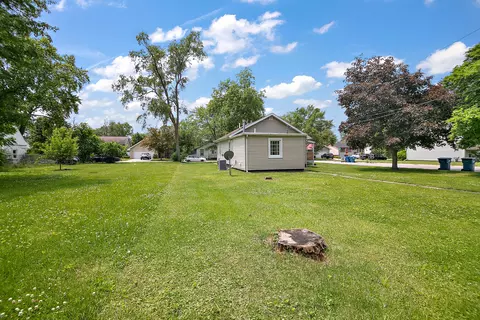 Exterior - 2110 Erzinger St, Kankakee, IL 60901 photo 4 of 5