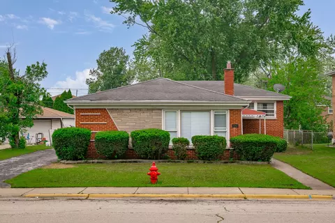 1047 Riverview Dr, South Holland, IL 60473