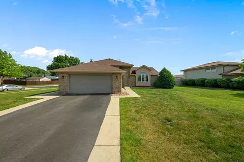 7749 W Lakeview Ter, Frankfort, IL 60423