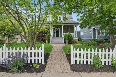 625 Park Ave, Wilmette, IL 60091