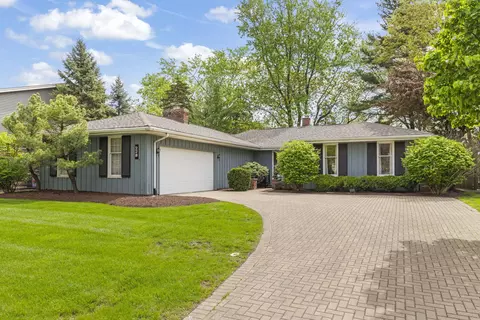 228 Pembroke Rd, Naperville, IL 60540