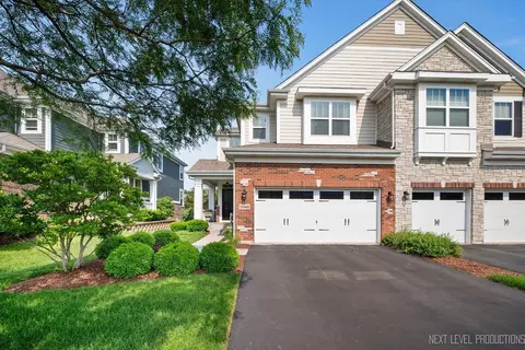 3 S661 Breme Dr W, Warrenville, IL 60555