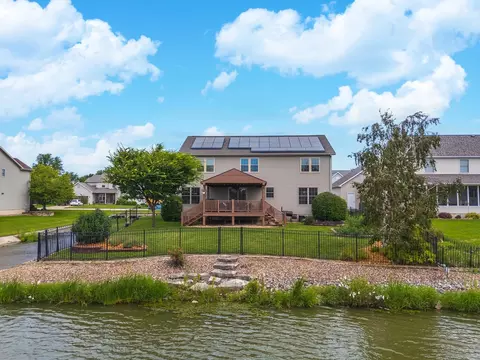3105 Sable Oaks Rd, Bloomington, IL 61704 photo 2