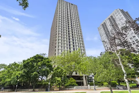 1960 N Lincoln Park West St #1705, Chicago, IL 60614