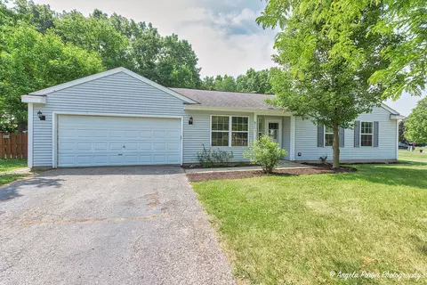 811 Nottingham Ct, Island Lake, IL 60042