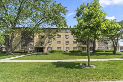 919 N Boxwood Dr #201, Mount Prospect, IL 60056