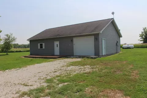 16666 Carle Springs Rd, Wapella, IL 61777