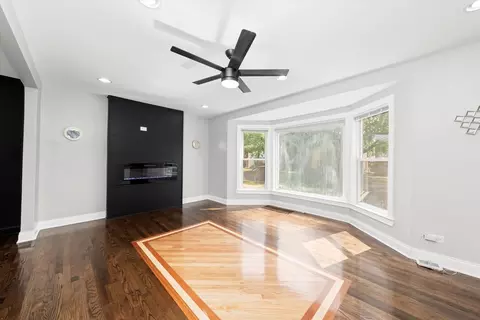 Living - 10342 S Eberhart Ave, Chicago, IL 60628 photo 5 of 6