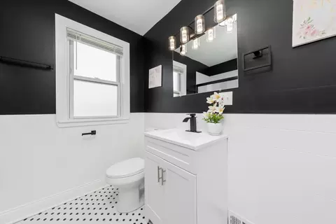 Bath - 10342 S Eberhart Ave, Chicago, IL 60628 photo 1 of 3