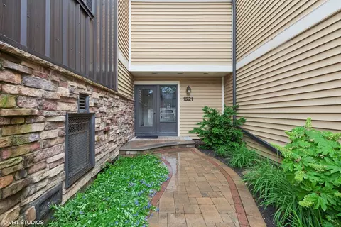 1521 S County Farm Rd #1-3C, Wheaton, IL 60189