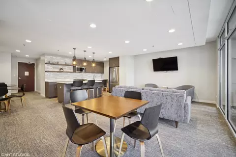 Dining - 1250 S Michigan Ave #1701, Chicago, IL 60605 photo 1 of 1