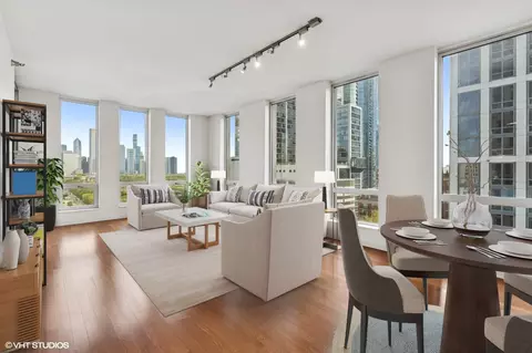 Living - 1250 S Michigan Ave #1701, Chicago, IL 60605 photo 1 of 2