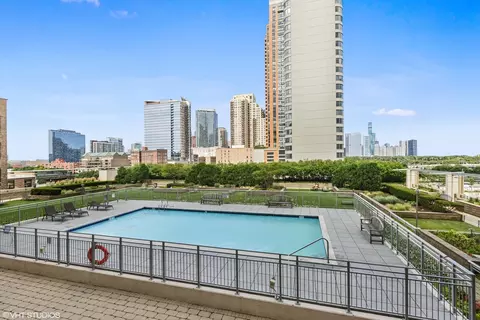 Exterior - 1250 S Michigan Ave #1701, Chicago, IL 60605 photo 2 of 2
