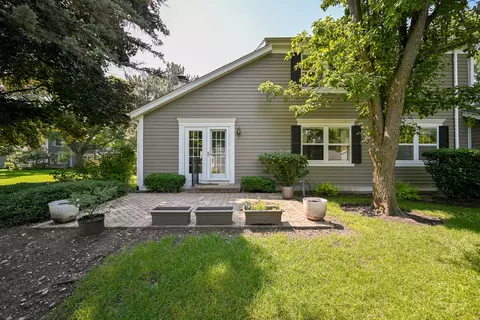 Exterior - 1075 Creekside Dr, Wheaton, IL 60189 photo 3 of 3