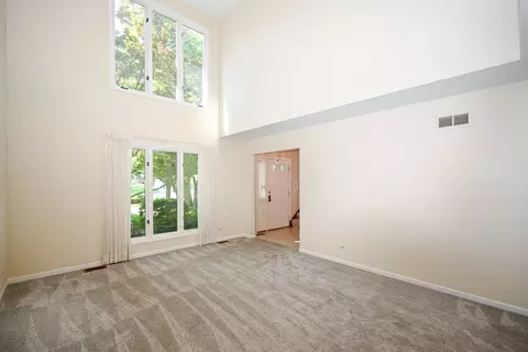 Living - 1075 Creekside Dr, Wheaton, IL 60189 photo 3 of 5