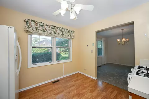 Dining - 1075 Creekside Dr, Wheaton, IL 60189 photo 3 of 3