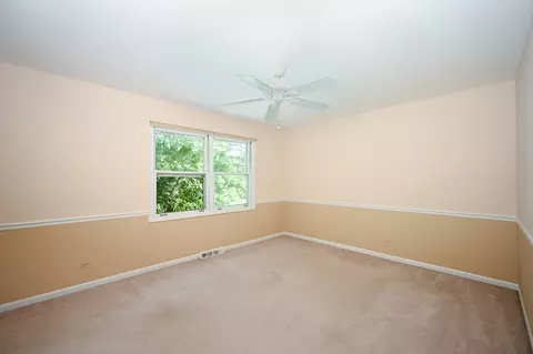 Bedroom - 1075 Creekside Dr, Wheaton, IL 60189 photo 2 of 4