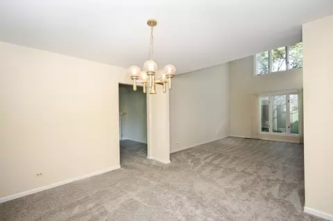 Dining - 1075 Creekside Dr, Wheaton, IL 60189 photo 2 of 3