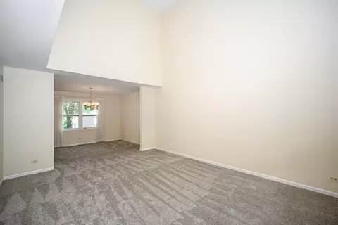 Living - 1075 Creekside Dr, Wheaton, IL 60189 photo 2 of 5