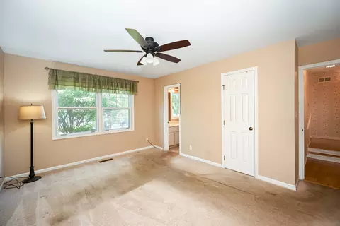 Bedroom - 1075 Creekside Dr, Wheaton, IL 60189 photo 1 of 4