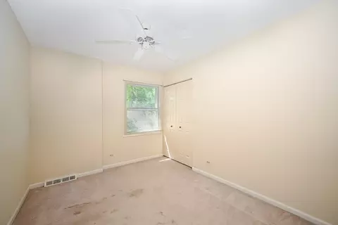 Bedroom - 1075 Creekside Dr, Wheaton, IL 60189 photo 4 of 4