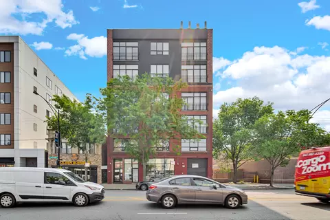 6135 N Broadway St #303, Chicago, IL 60660