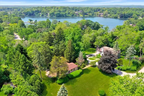 203 Terrace Dr, Tower Lakes, IL 60010