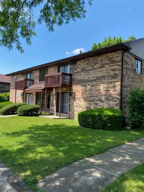 540 Creekwood Ct, Westmont, IL 60559