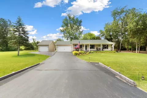 405 Saint Francis Dr, Dixon, IL 61021