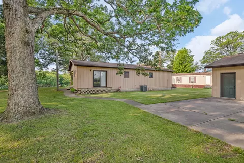 6828 E 2925 North Rd, Cornell, IL 61319 photo 2