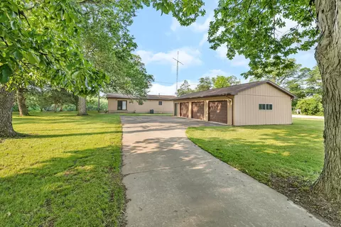 6828 E 2925 North Rd, Cornell, IL 61319