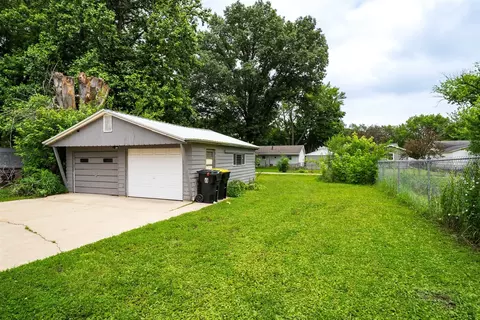 Exterior - 1006 S Adelaide St, Normal, IL 61761 photo 5 of 10
