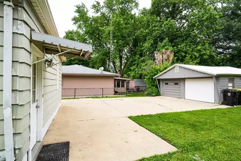 Exterior - 1006 S Adelaide St, Normal, IL 61761 photo 7 of 10