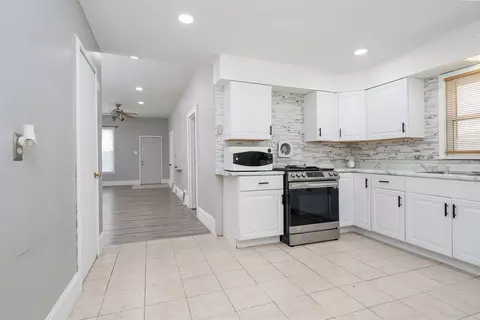 Entry Way - 1006 S Adelaide St, Normal, IL 61761 photo 1 of 1
