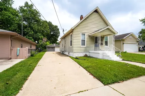 Exterior - 1006 S Adelaide St, Normal, IL 61761 photo 2 of 10