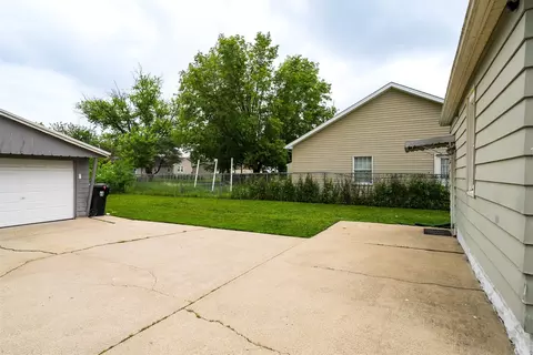 Exterior - 1006 S Adelaide St, Normal, IL 61761 photo 6 of 10