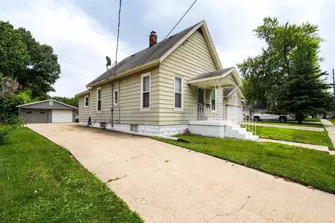 Exterior - 1006 S Adelaide St, Normal, IL 61761 photo 3 of 10