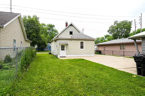 Exterior - 1006 S Adelaide St, Normal, IL 61761 photo 8 of 10
